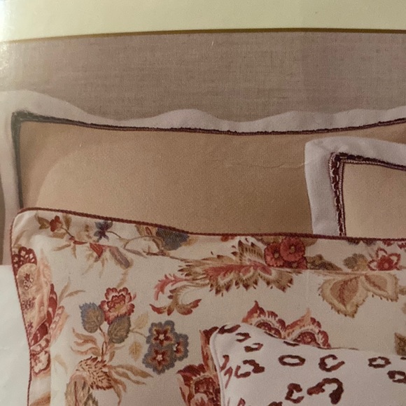 Rose Tree Emory ONE EURO SHAM
26" × 26" 1.5" flange
70% Rayon 30% Polyester NWT - Picture 2 of 7